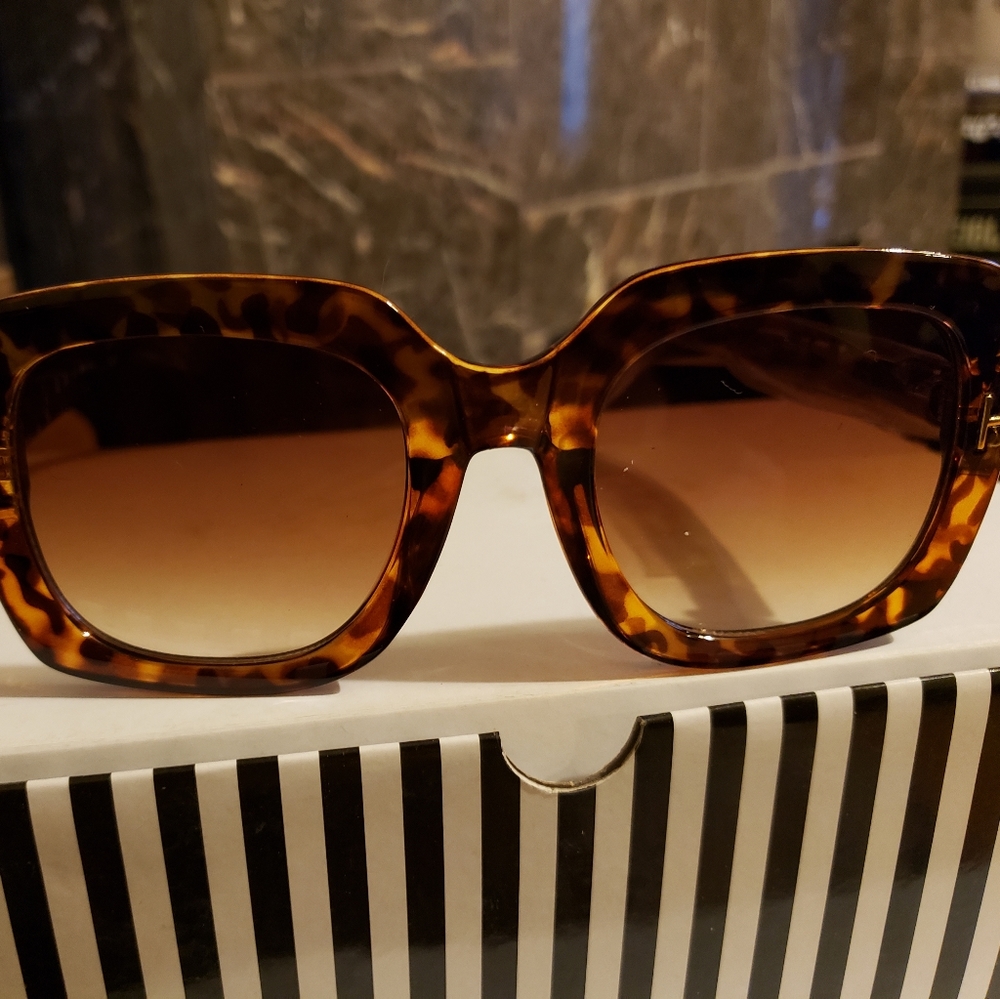 Oversized square sunnies